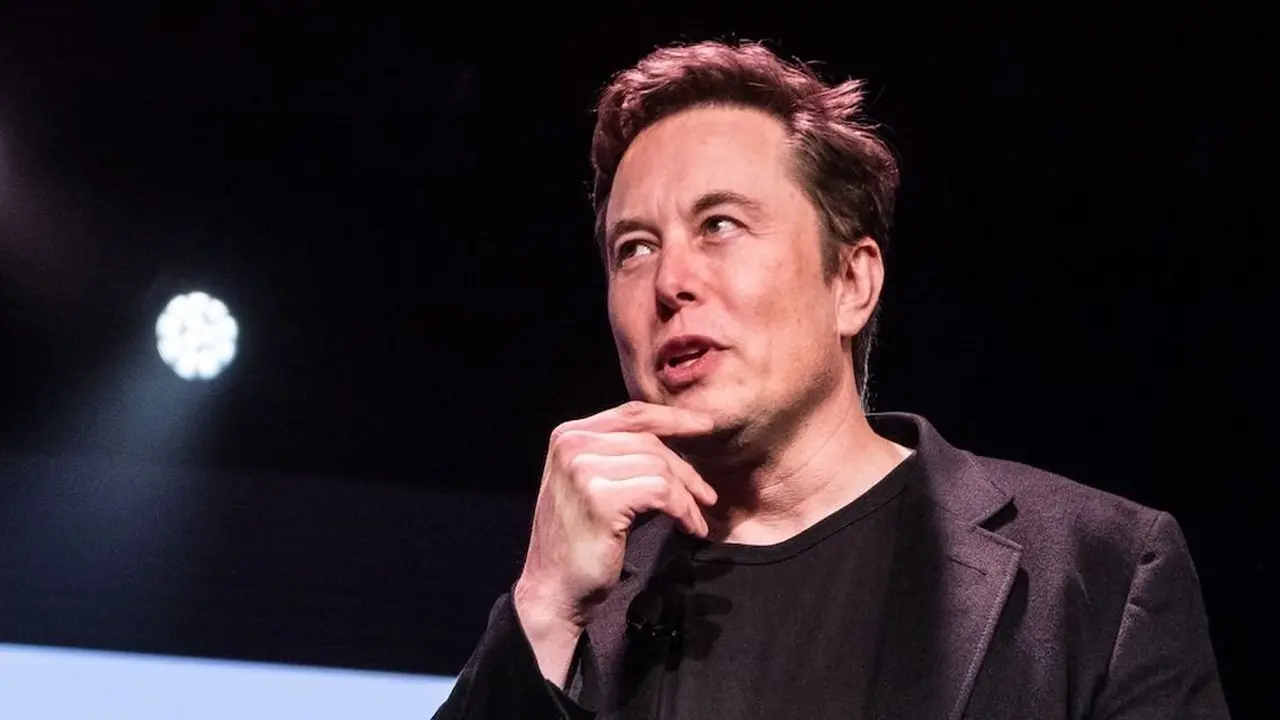 هل تطور شركة SpaceX أجهزة ذكاء اصطناعي أغرب من هواتف iPhone؟